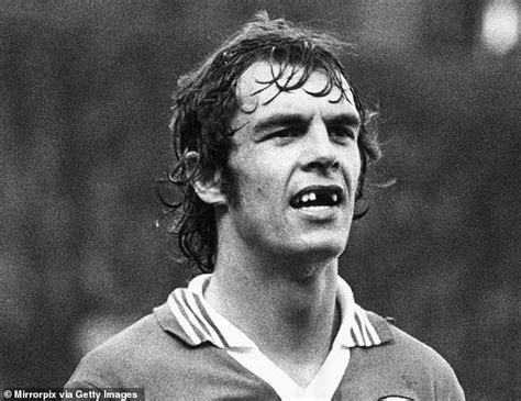 Joe Jordan .